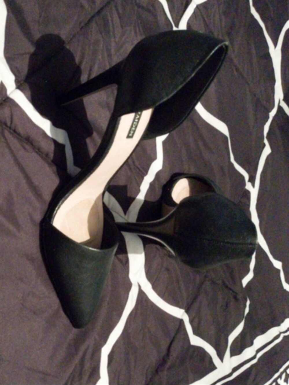 Black pumps